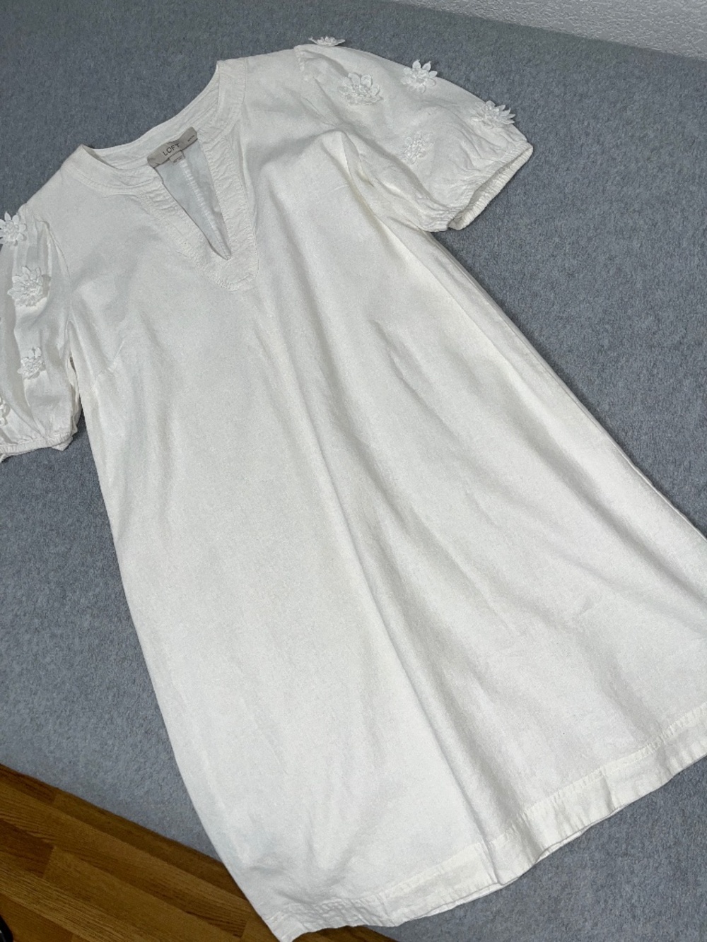 White Linen Blend Aline Dress XS Petite Coastal Casual Floral Applicate